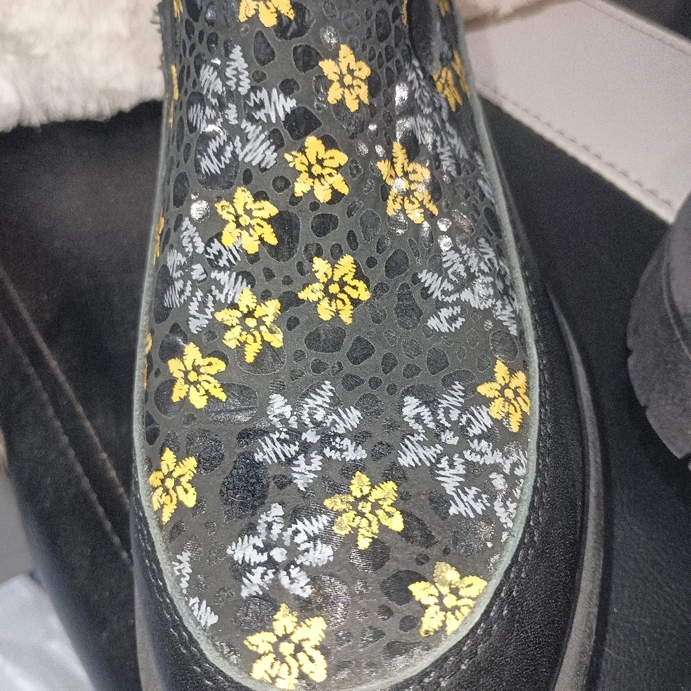 Embassy London Embroidered Floral Patterned Black Boots Chunky Heels EUC - Picture 10 of 11